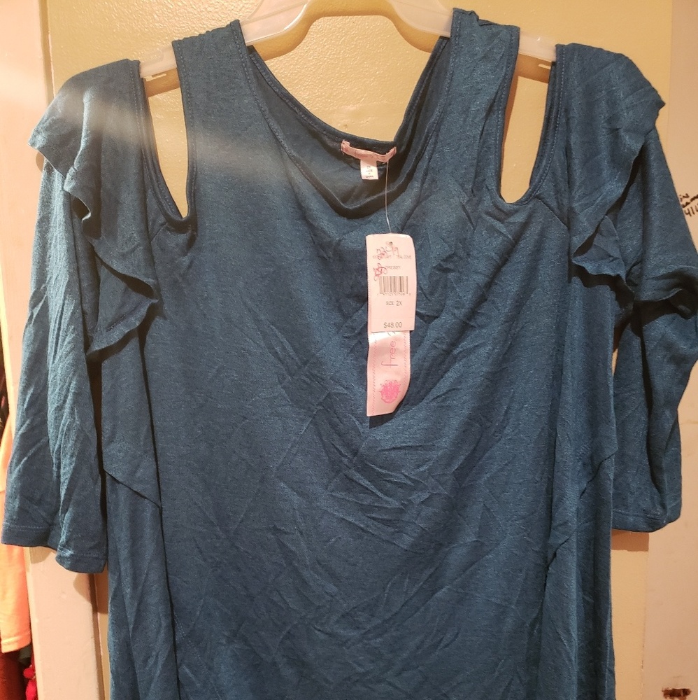 Free 2 Luv shirt NEW W/ TAGS